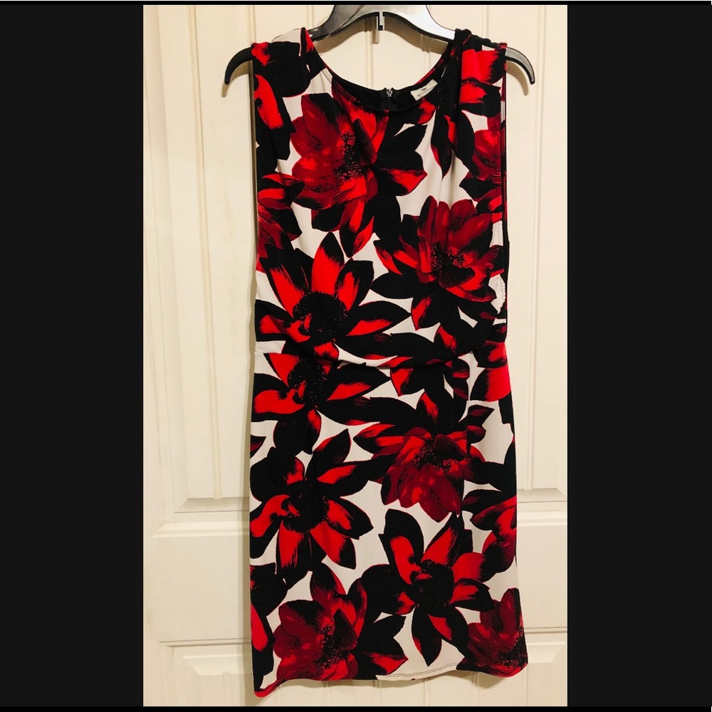 Fuchsia Flowered sleeveless dress 👗!